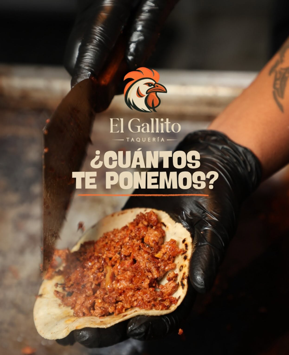 Preparación de un taco en El Gallito Taquería