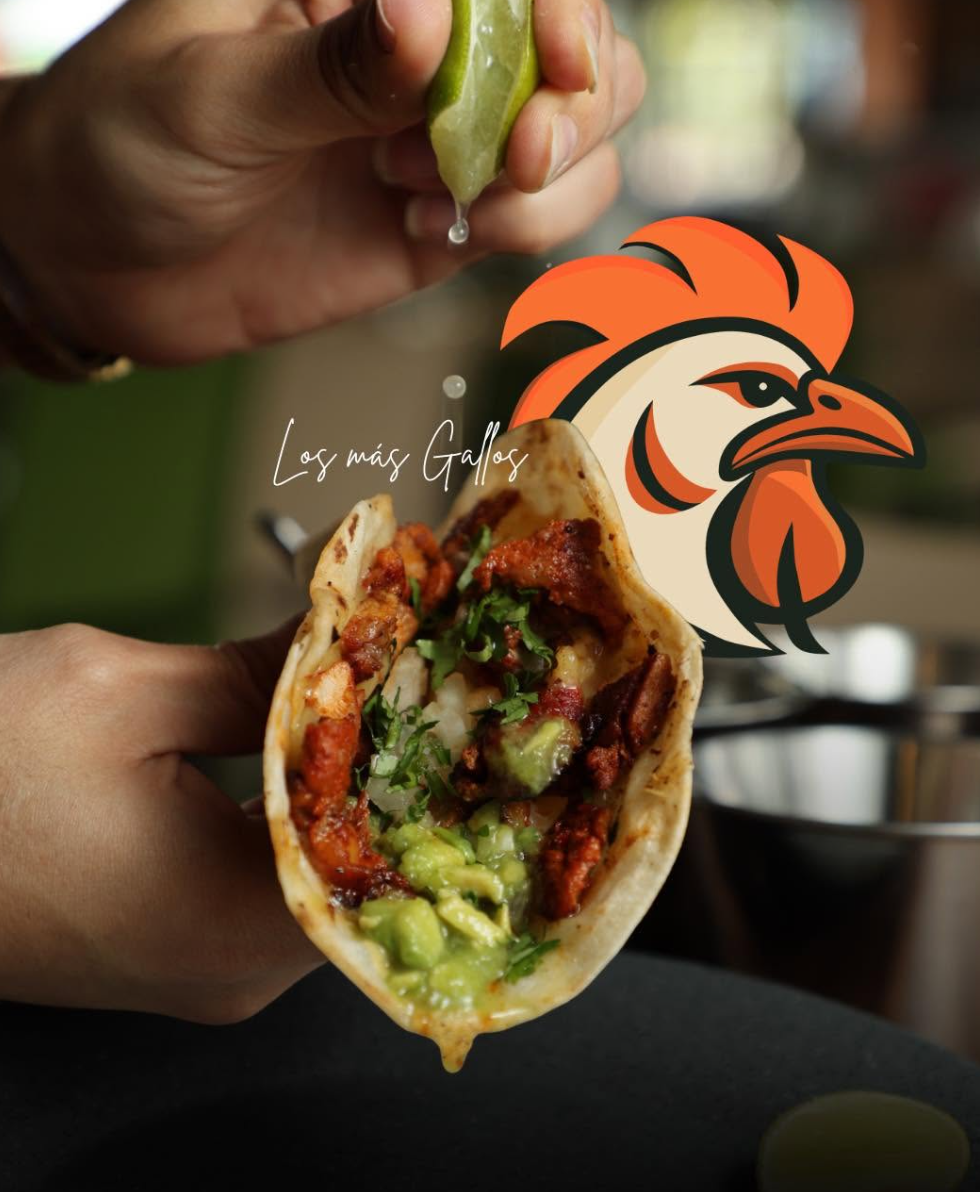 Taco de El Gallito con limón y su identidad original